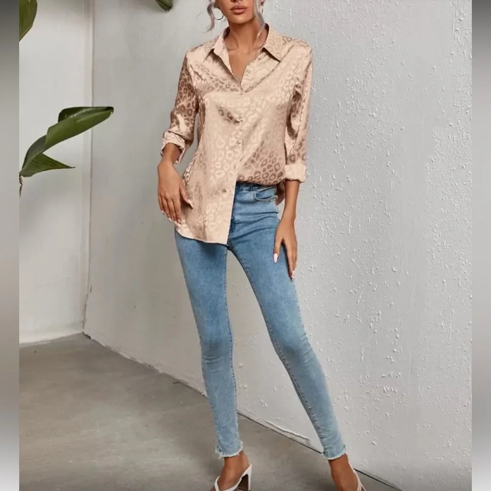 Elegant Chamoagne Leopard Print Women's Top